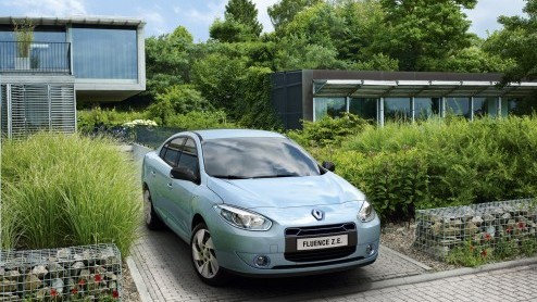 Eind dit jaar komt Renault met haar eerste, volledig elektrisch aangedreven autos. De Kangoo Z.E. is vanaf half november te koop voor een bedrag van 20.000 euro exclusief BTW. De Fluence Z.E., is gep