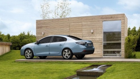 Eind dit jaar komt Renault met haar eerste, volledig elektrisch aangedreven autos. De Kangoo Z.E. is vanaf half november te koop voor een bedrag van 20.000 euro exclusief BTW. De Fluence Z.E., is gep