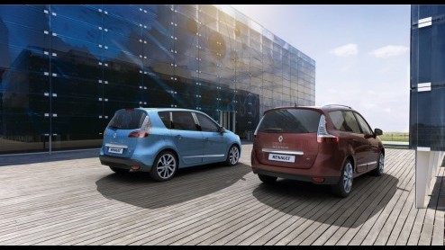 Renault is aan het faceliften geslagen. Na de opfrisser van de Twingo - waar we volgende week mee kennismaken - is vanaf volgend jaar de Scnic en Grand Scnic aan de beurt. De MPV's krijgen een strak