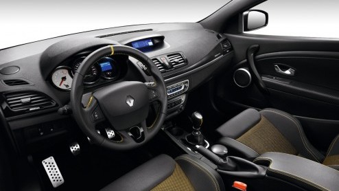 Goed nieuws voor scheurneuzen die hebben gewacht op de (licht) vernieuwde Renault Megane RS. De importeur heeft zojuist de prijs vastgesteld op 33.990 euro. Da's ietsje meer dan voorheen maar daar kri