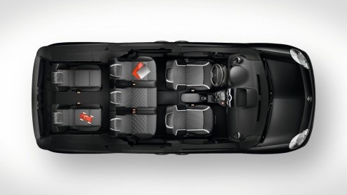 De Grand Kangoo is het nieuwste model in de serie ruime peoplecarriers en kleine bestelwagens van Renault in navolging van de Scnic, Espace en de gewone Kangoo. Vanaf juni leverbaar.