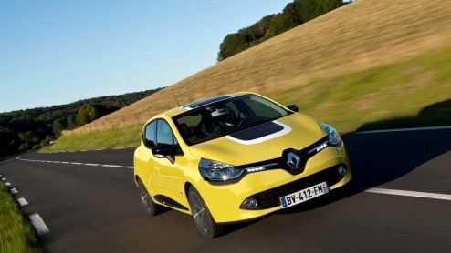Medio oktober staat de nieuwe Clio al bij Renault in de showroom. De importeur heeft alvast de prijzen bekend gemaakt; de dealer doet zaken vanaf 13.990 euro. Voor liefhebbers is de Clio - louter leve
