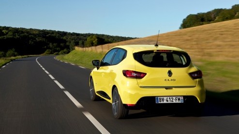 Medio oktober staat de nieuwe Clio al bij Renault in de showroom. De importeur heeft alvast de prijzen bekend gemaakt; de dealer doet zaken vanaf 13.990 euro. Voor liefhebbers is de Clio - louter leve