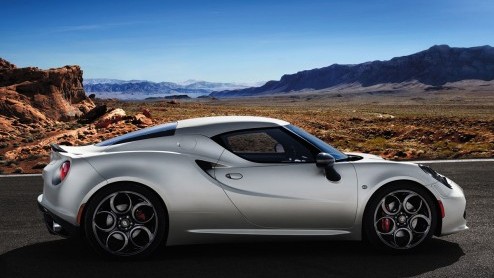 Alfa Romeo heeft de 4C op de Zwitserse beursvloer onthuld en de importeur heeft ook alvast een richtprijs afgegeven.
