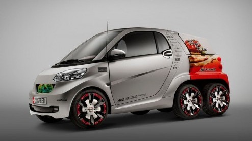 Goed, en wat hebben we hier? Een elektrische smart fortwo 'met aanhang'! Het is de Rinspeed Dock-Go Concept, voor als een gewone smart toch echt te klein is voor boodschappen of wanneer je andere groo