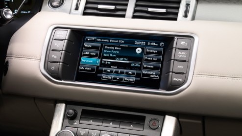 Land Rover schrijft geschiedenis met de Evoque. Het is de kleinste, lichtste en zuinigste Range Rover ooit. De baby-Ranger zal volgens Land Rover-topman John Edwards vooral ook heel veel nieuwe klante