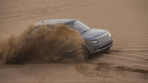 Na zo'n tien jaar is Land Rover toe aan een nieuwe Range Rover. De vierde generatie is ontwikkeld volgens het credo 'het beste nog beter maken' en dus ging men niet over n nacht ijs. Mogen de Britte
