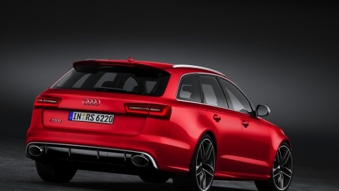 Tadaa, de nieuwe RS6 Avant ziet al het licht. Audi knalt het jaar uit met de extra sportieve uitvoering die dankzij 560 pk uit een 4.0 TFSI V8 en 100 kilo gewichtsbesparing en mooie upgrades voor de t