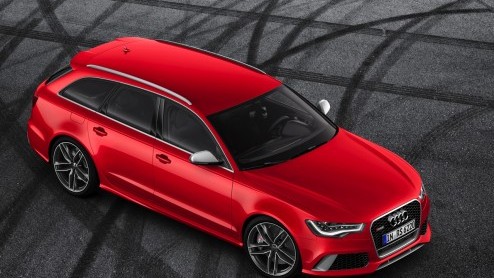Tadaa, de nieuwe RS6 Avant ziet al het licht. Audi knalt het jaar uit met de extra sportieve uitvoering die dankzij 560 pk uit een 4.0 TFSI V8 en 100 kilo gewichtsbesparing en mooie upgrades voor de t