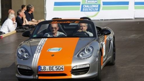 Porsche heeft vorige week tijdens de Michelin Challenge Bibendum in Berlijn de show gestolen met twee prototypes van een elektrische Boxster. Met de Boxsters E liet Porsche de genodigden zien dat ook