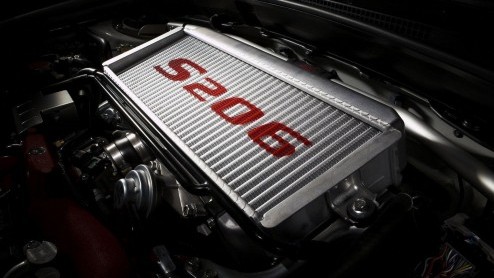 De Impreza STI kan Subaru niet sportief genoeg zijn. Daarom hebben ze - helaas alleen voor Japan - een uitvoering op de markt gebracht die de toevoeging S206 draagt. Naast een nog heldhaftiger uiterli