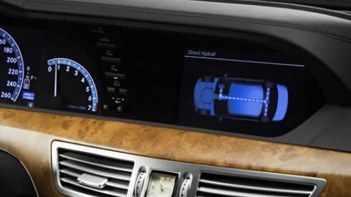 Een aangename verrassing, de Mercedes S400 Bluetec Hybrid. Dit slagschip valt onder de noemer dieselhybride, heeft een V6 dieselmotor aan boord. Het merk belooft een belooft een verbruik van iets meer