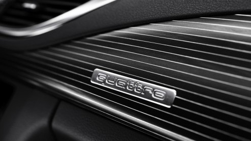 De nieuwe Audi S6 is krachtiger, sneller en sportiever dan zijn voorganger. Toch ben je dan niet automatisch beter af. Audi heeft de racy V10 van zijn voorganger verruild voor een dikke V8 met turbos