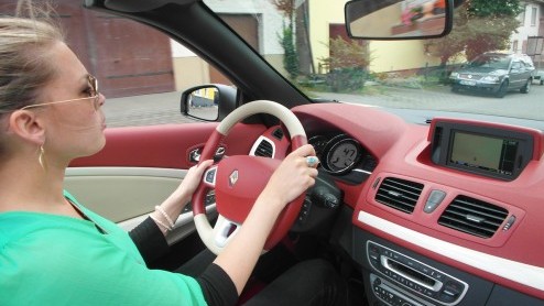 Als het weer eens echt zomer is moet je het er gewoon van nemen. Renault stuurde ons daarom met alle plezier op pad in een Mgane Coup-Cabriolet Floride, de exclusief uitgevoerde cabrio met inklapb