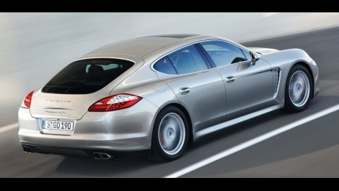 Treurig nieuws voor wie graag een nieuwe Porsche wil maar de Boxster de duur vindt. De Duitse sportwagenfabrikant heeft bekend gemaakt dat er voorlopig toch geen model onder de Boxster komt, dit om ge