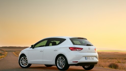 Net als de nieuwe Golf is ook de Seat Leon vers van de pers. Vandaag zijn van beide modellen de prijzen bekend gemaakt en die ontlopen elkaar niet zoveel. Seat levert de nieuwe Leon in januari 2013 ui