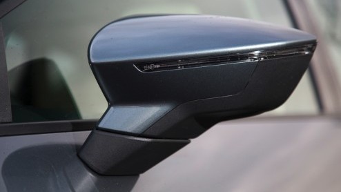Een cadeautje van Sinterklaas, die nieuwe Seat Leon. Hij staat deze maand bij de dealer en wij hebben er deze week  in Spanje uiteraard  mee kunnen rijden. Zouden wij onze schoen er voor zetten? Si,