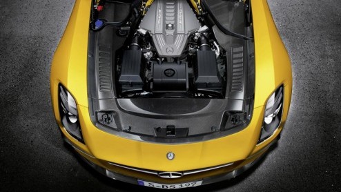 Het doek is er af; de Mercedes SLS AMG Black Series is geen geheim meer. De ultieme uitvoering heeft een bodykit en is natuurlijk niet te missen in knallend geel.