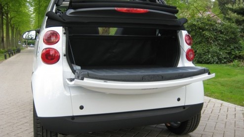 De nieuwe smart fortwo is sinds vorig jaar op de markt. Na een groeispurt van 20 centimeter heeft smart nu een volwassen stadsauto in de aanbieding. Dit voorjaar breidde het merk onder het motto een