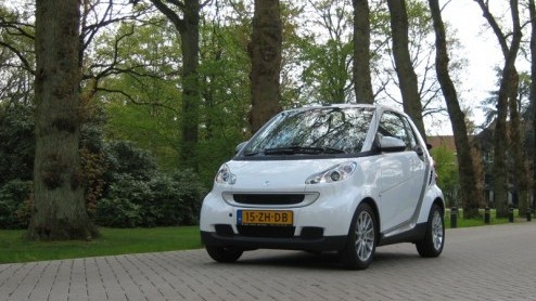 De nieuwe smart fortwo is sinds vorig jaar op de markt. Na een groeispurt van 20 centimeter heeft smart nu een volwassen stadsauto in de aanbieding. Dit voorjaar breidde het merk onder het motto een