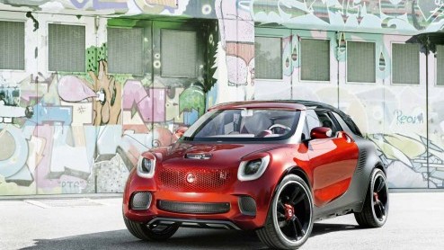 Smart introduceert op de Autosalon van Parijs deze Forstars, een elektrisch aangedreven studiemodel. Met zijn ingebouwde beamer is de Forstars ook te gebruiken als mobiele bioscoop.