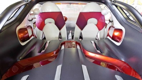 Smart introduceert op de Autosalon van Parijs deze Forstars, een elektrisch aangedreven studiemodel. Met zijn ingebouwde beamer is de Forstars ook te gebruiken als mobiele bioscoop.