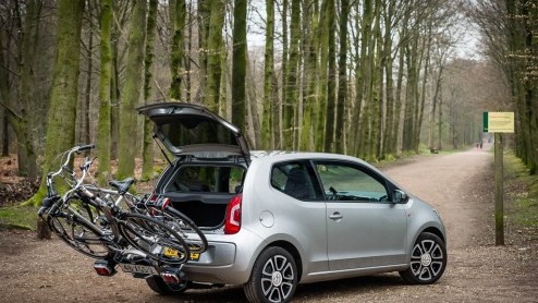 Volkswagen Up nu tijdelijk bij de dealer vanaf 7990 euro. Speciaal voor fietsers is er nu een fietsdragerset beschikbaar.