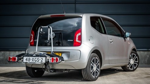 Volkswagen Up nu tijdelijk bij de dealer vanaf 7990 euro. Speciaal voor fietsers is er nu een fietsdragerset beschikbaar.
