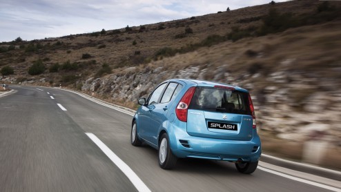 Suzuki heeft de Splash een facelift gegeven. Het vernieuwde model is onder meer herkenbaar aan de grote grille en sportievere achterbumper. Prijzen beginnen bij 9899 euro.