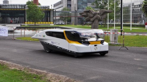 Stella, de gezinsauto op zonne-energie van Solar Team Eindhoven, heeft de verwachtingen overtroffen. De studenten van de TU Eindhoven zijn bezig met de voorbereidingen van de World Solar Challenge.