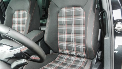 Rijtest Volkswagen Golf GTI Performance, de Golf met progressieve besturing, 230 pk en een sperdifferentieel voor maximaal GTI-plezier.