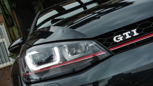 Rijtest Volkswagen Golf GTI Performance, de Golf met progressieve besturing, 230 pk en een sperdifferentieel voor maximaal GTI-plezier.