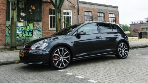 Rijtest Volkswagen Golf GTI Performance, de Golf met progressieve besturing, 230 pk en een sperdifferentieel voor maximaal GTI-plezier.