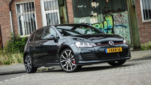 Rijtest Volkswagen Golf GTI Performance, de Golf met progressieve besturing, 230 pk en een sperdifferentieel voor maximaal GTI-plezier.