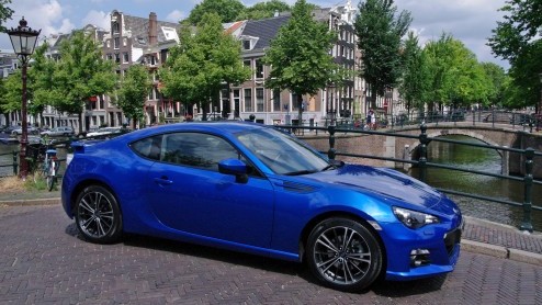 Hij heeft een rare naam, BRZ, maar verder is de nieuwe sportauto van Subaru precies wat hij zou moeten zijn. We zijn er behoorlijk opgetogen over. Waarom? Deze Japanse scheurneus is simpel en eerlijk.