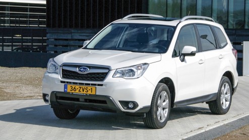 Autotest Subaru Forester 2.0i Lineartronic. Nieuwe generatie Forester met vierwielaandrijving en CVT-automaat op de juiste punten verbeterd.