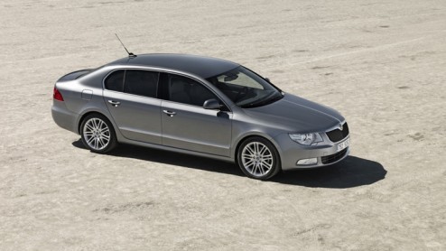 Skoda verrast ons vandaag met nieuw fotomateriaal van de nieuwe Skoda Superb. Dit beenruimtewonder maakt tijdens de Motorshow in Genve van dit jaar zijn opmars. Het motorenpalet is modern en breed op