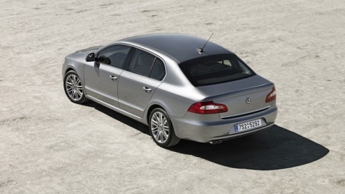 Skoda verrast ons vandaag met nieuw fotomateriaal van de nieuwe Skoda Superb. Dit beenruimtewonder maakt tijdens de Motorshow in Genve van dit jaar zijn opmars. Het motorenpalet is modern en breed op