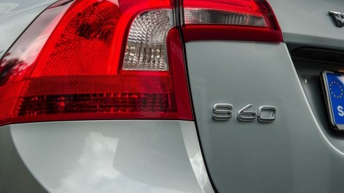 Autotest Volvo XC60 T6 en S60 T6 van modeljaar 2014, aangedreven door een nieuwe 2,0 liter turbomotor met supercharger. Hoe pakt 306 pk op de voorwielen uit, en wat scoort de nieuwe T6 in verbruik?