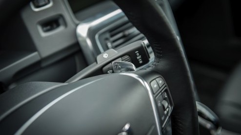 Autotest Volvo XC60 T6 en S60 T6 van modeljaar 2014, aangedreven door een nieuwe 2,0 liter turbomotor met supercharger. Hoe pakt 306 pk op de voorwielen uit, en wat scoort de nieuwe T6 in verbruik?