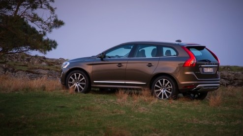 Autotest Volvo XC60 T6 en S60 T6 van modeljaar 2014, aangedreven door een nieuwe 2,0 liter turbomotor met supercharger. Hoe pakt 306 pk op de voorwielen uit, en wat scoort de nieuwe T6 in verbruik?