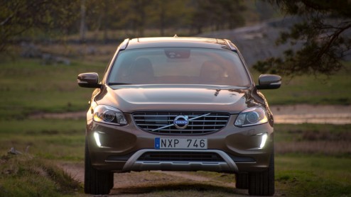 Autotest Volvo XC60 T6 en S60 T6 van modeljaar 2014, aangedreven door een nieuwe 2,0 liter turbomotor met supercharger. Hoe pakt 306 pk op de voorwielen uit, en wat scoort de nieuwe T6 in verbruik?