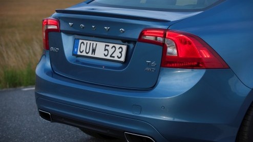 Autotest Volvo XC60 T6 en S60 T6 van modeljaar 2014, aangedreven door een nieuwe 2,0 liter turbomotor met supercharger. Hoe pakt 306 pk op de voorwielen uit, en wat scoort de nieuwe T6 in verbruik?