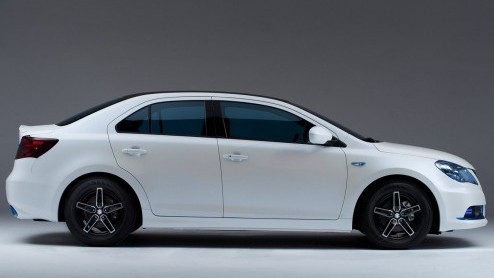Suzuki heeft zich uitgeleefd op de Kizashi en is tot een bijzondere versie gekomen; de EcoCharge Concept met hybridetechniek. Deze efficinte versie is voorgesteld op de New York Auto Show.