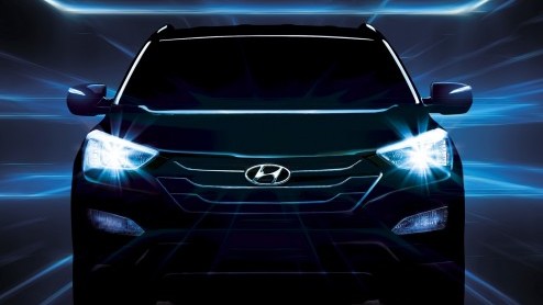 De derde generatie Hyundai Santa Fe is in aantocht! In april wordt ie officieel gelanceerd in New York maar vandaag kwam alvast wat nieuw fotomateriaal naar buiten en werden aanvullende details bekend
