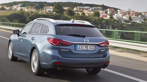 Mazda6 Skylease modellen met 20% bijtelling in de showroom als Sedan ofSportbreak vanaf 31.990 euro. Zakelijk rijders kunnen op pad met de 2.2D SkyActiv-D diesel 150 pk. Andere motoren 25% bijtelling.