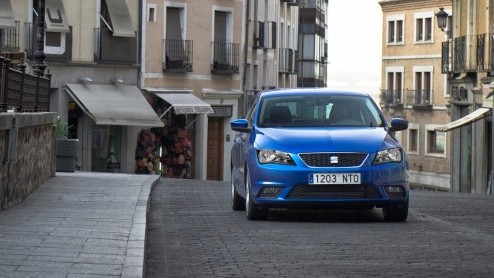 Als Skoda met een nieuwe model komt, laat een vergelijkbare Seat meestal niet lang op zich wachten  of omgekeerd. Maar wat zijn de verschillen tussen de Rapid en de Toledo? Robbert Keegel heeft ze nu
