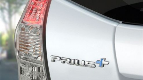 Toyota maakt zich op voor twee nieuwe hybridemodellen. Niet alleen kunnen we aftellen naar de Prius+ MPV met zeven zitplaatsen, ook ziet de nieuwe Yaris met hybride-aandrijflijn als studiemodel het li