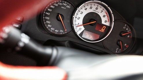 Toyotas nieuwe sportauto GT86 nadert de Nederlandse showrooms. Vanaf juli staat de achterwielaandrijver (met 200 pk) bij de dealers vanaf 39.990 euro.