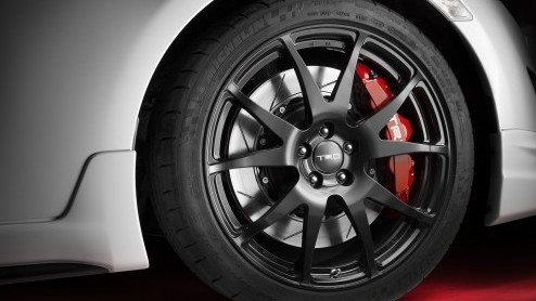 Toyota introduceert de GT86 met racy TRD-onderdelen.